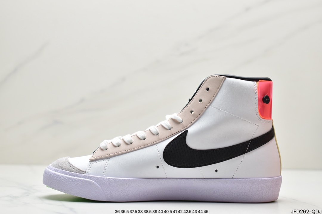 LPL x Nike Blazer Mid Video Game White Black Powder This product of the Nike Blazer Mid features a white leather sole DO2331-101