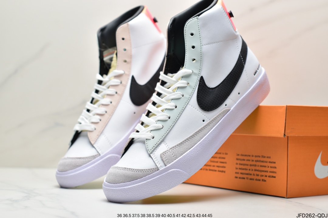 LPL x Nike Blazer Mid Video Game White Black Powder This product of the Nike Blazer Mid features a white leather sole DO2331-101