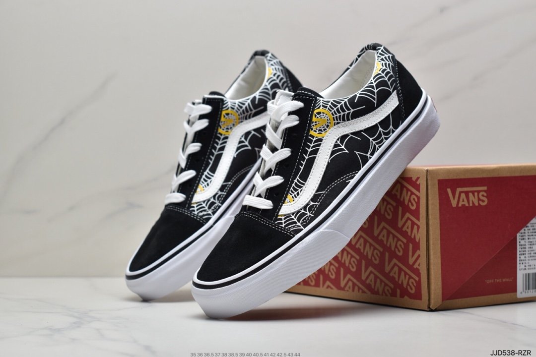 Vans Old Skool Classic Low-Top Sneakers