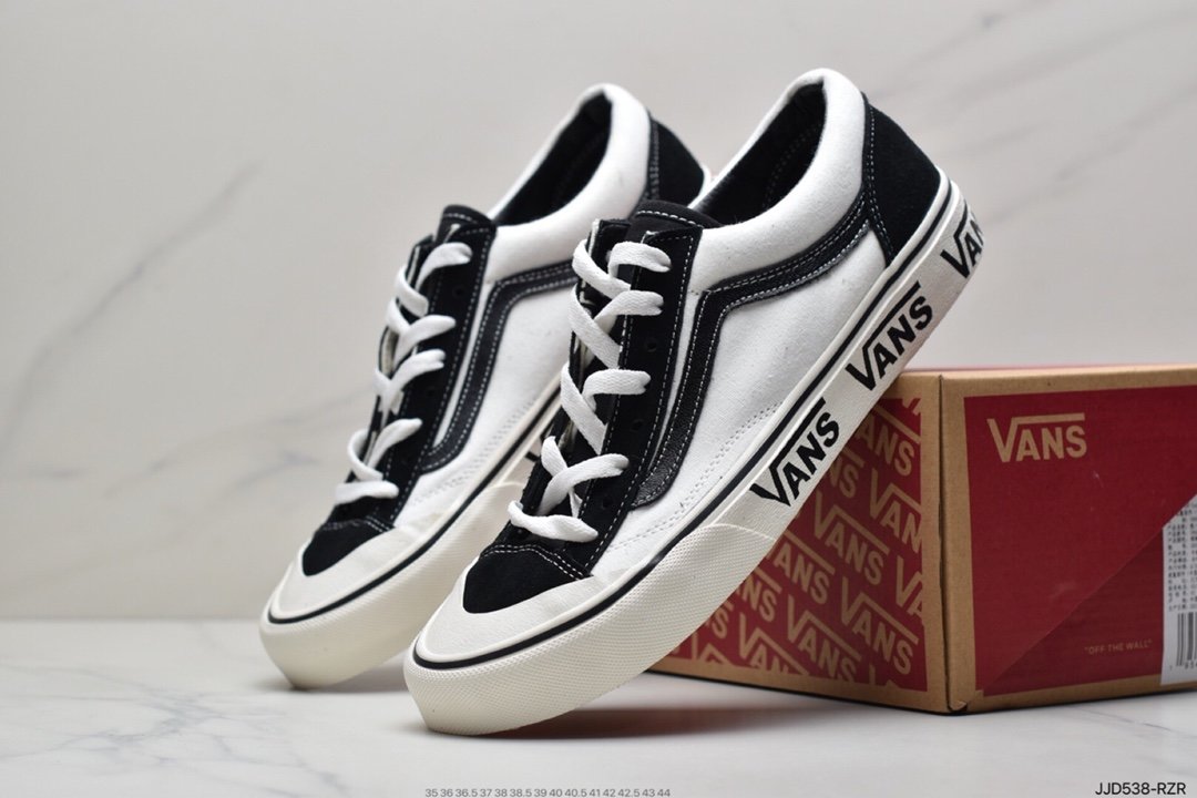 Vans Old Skool Classic Low-Top Sneakers