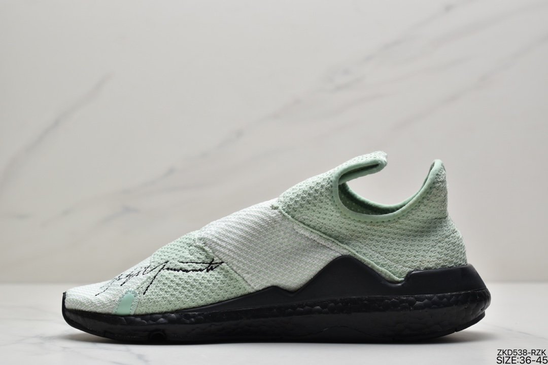 Brand new laceless design, Mimoto Yohji Adidas Y-3 Reberu Boost Saigao Knit Slip-On Sock Series Popcorn Samurai Avant-Garde Jogging Shoes ”Knitted Mint Green White Black and White” F97399 Size: 40 40.5 41 42 42.5 43 44 Barcode: 3104328000 Yamamoto Yohji's most representative black and white color is the main tone. The shoe body is made of a double-layer sock-type structure. Primeknit weaving combined with mesh fabric provides wrapping and breathability while increasing the overall sense of hierarchy. Embellished with classic Logo and slogan elements, equipped with Boost cushioning midsole, it fully integrates comfort into high street design. ID: ZKD538-RZK