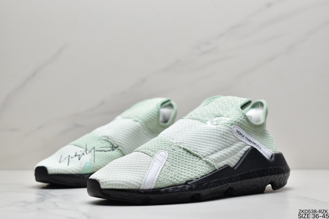 Brand new laceless design, Mimoto Yohji Adidas Y-3 Reberu Boost Saigao Knit Slip-On Sock Series Popcorn Samurai Avant-Garde Jogging Shoes ”Knitted Mint Green White Black and White” F97399 Size: 40 40.5 41 42 42.5 43 44 Barcode: 3104328000 Yamamoto Yohji's most representative black and white color is the main tone. The shoe body is made of a double-layer sock-type structure. Primeknit weaving combined with mesh fabric provides wrapping and breathability while increasing the overall sense of hierarchy. Embellished with classic Logo and slogan elements, equipped with Boost cushioning midsole, it fully integrates comfort into high street design. ID: ZKD538-RZK