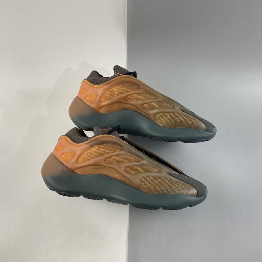 Adidas Yeezy 700 V3 Coconut Retro Daddy Shoes / Alien Black Orange Gradient GY4109