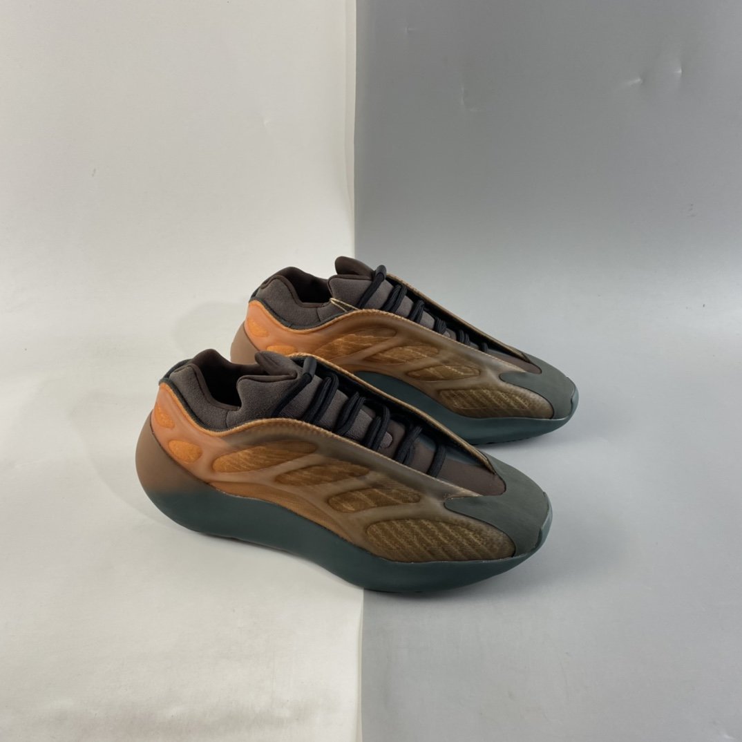 Adidas Yeezy 700 V3 Coconut Retro Daddy Shoes / Alien Black Orange Gradient GY4109