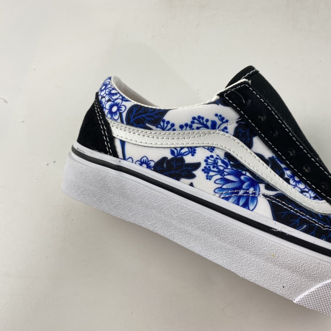 Vans Old Skool Vans Official Blue Flower Print Side Stripe Low-Top Sneakers VN0A7Q2JY6Z