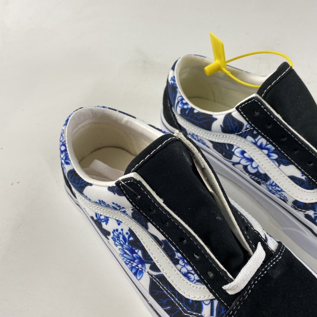 Vans Old Skool Vans Official Blue Flower Print Side Stripe Low-Top Sneakers VN0A7Q2JY6Z